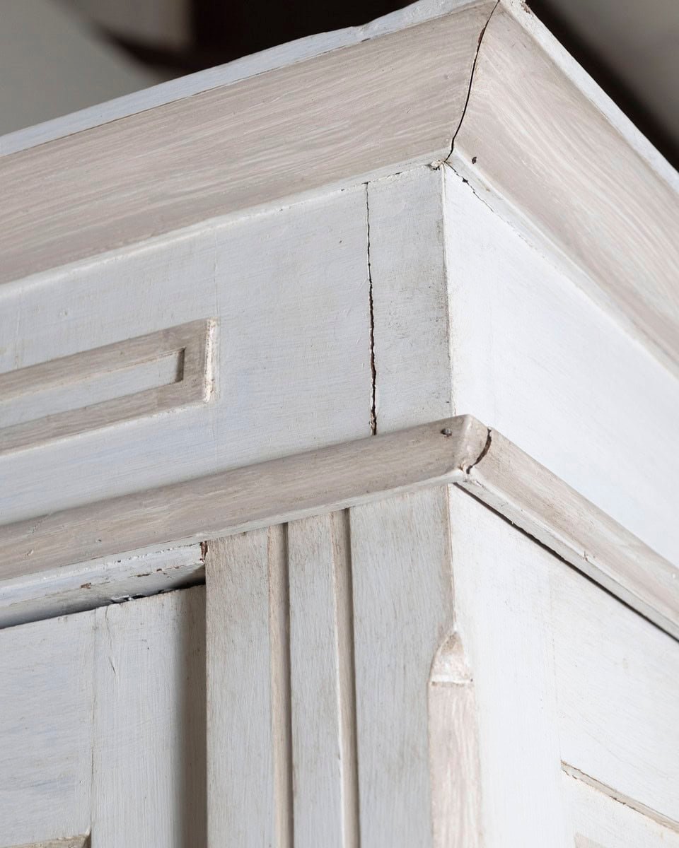 Italian 19th Century Painted Wardrobe with Arched Tympanum, Botanical Motif and Fluted Pilasters - JAA