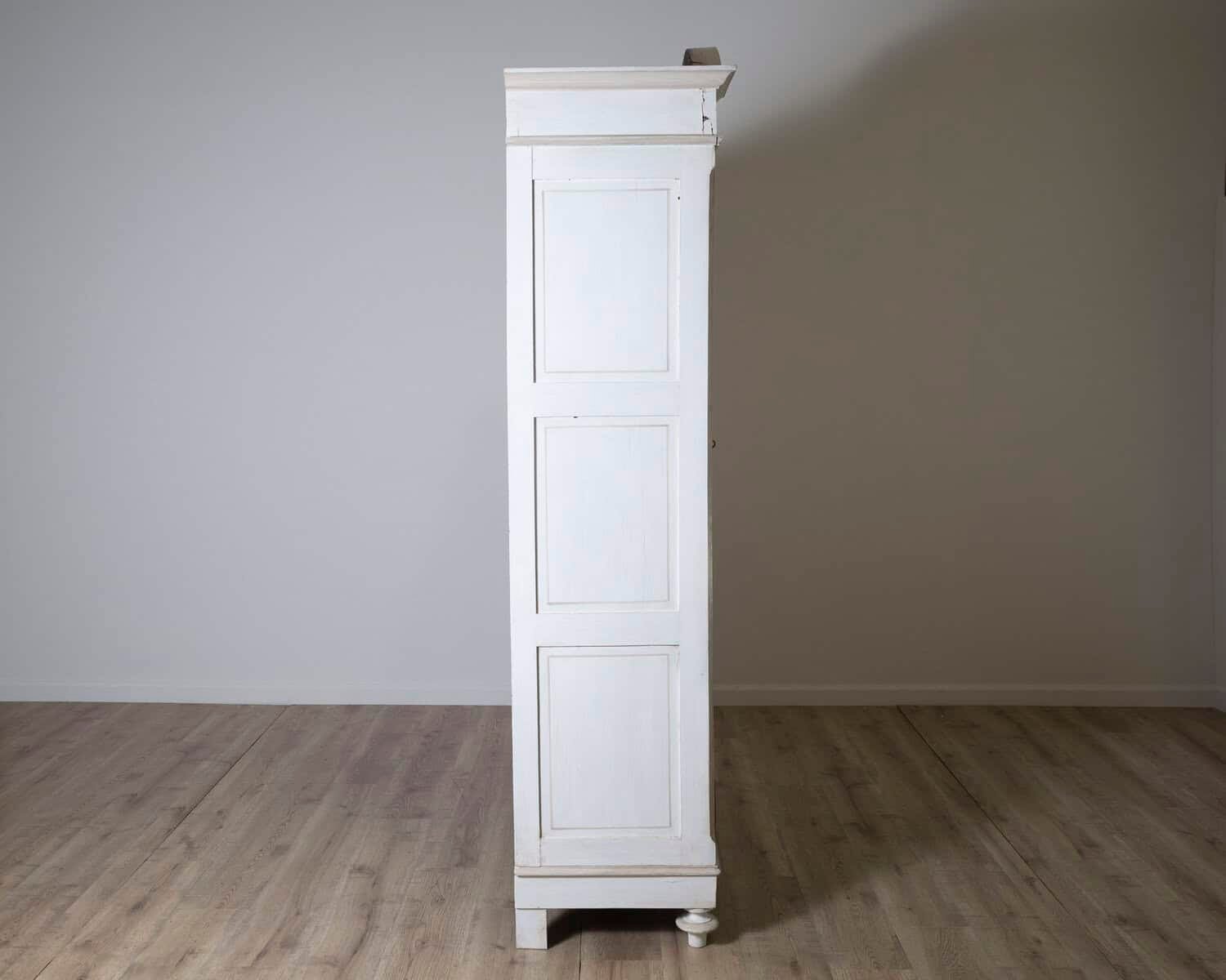 Italian 19th Century Painted Wardrobe with Arched Tympanum, Botanical Motif and Fluted Pilasters - JAA