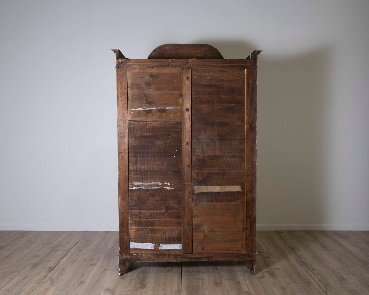 Italian 19th Century Painted Wardrobe with Arched Tympanum, Botanical Motif and Fluted Pilasters - JAA