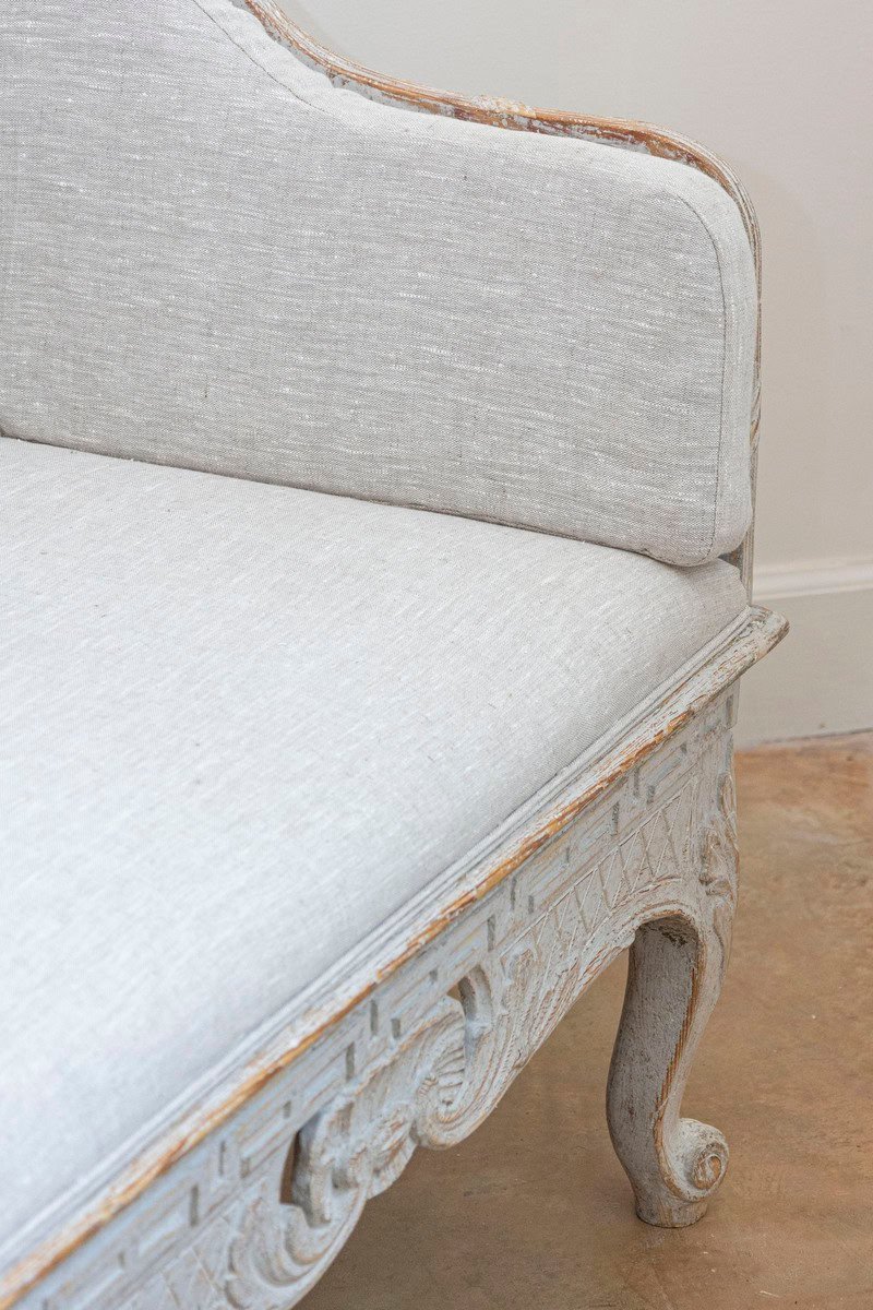 Swedish 1780s Rococo Painted Trågsoffa with Carved Apron and Upholstery - JAA