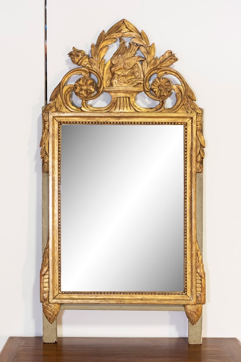French Louis XVI Period 1790s Giltwood Wall Mirror with Carved Kissing Doves - JAA