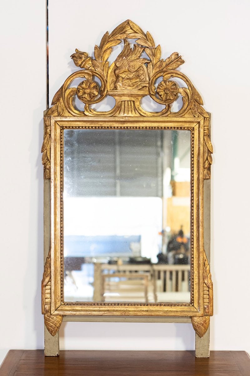 French Louis XVI Period 1790s Giltwood Wall Mirror with Carved Kissing Doves - JAA