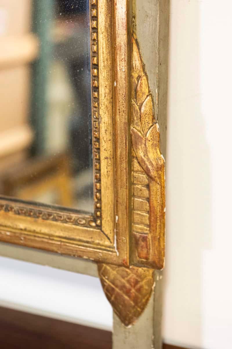 French Louis XVI Period 1790s Giltwood Wall Mirror with Carved Kissing Doves - JAA