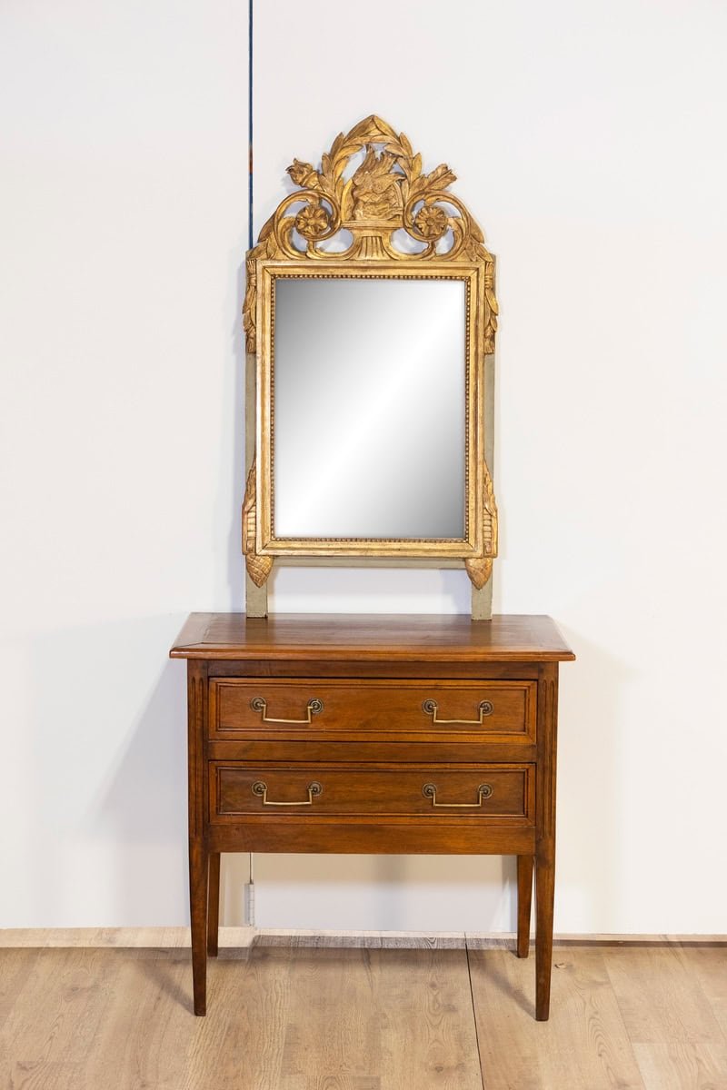 French Louis XVI Period 1790s Giltwood Wall Mirror with Carved Kissing Doves - JAA