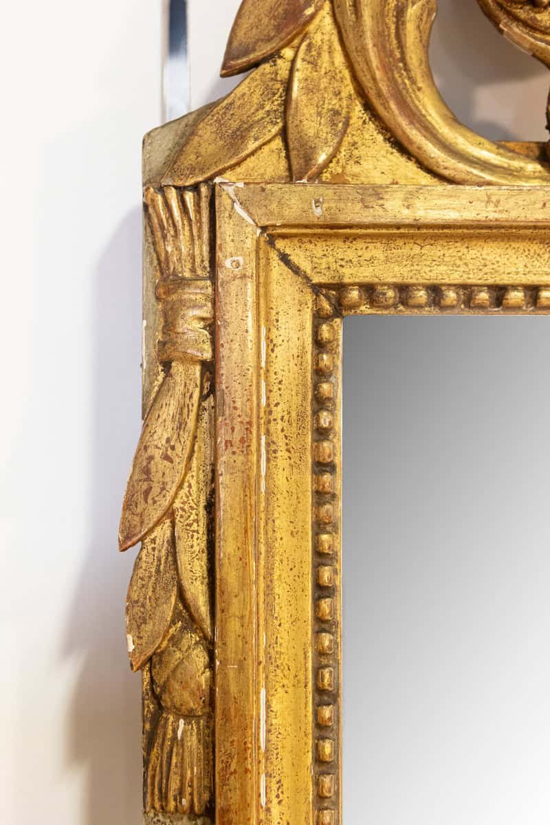 French Louis XVI Period 1790s Giltwood Wall Mirror with Carved Kissing Doves - JAA