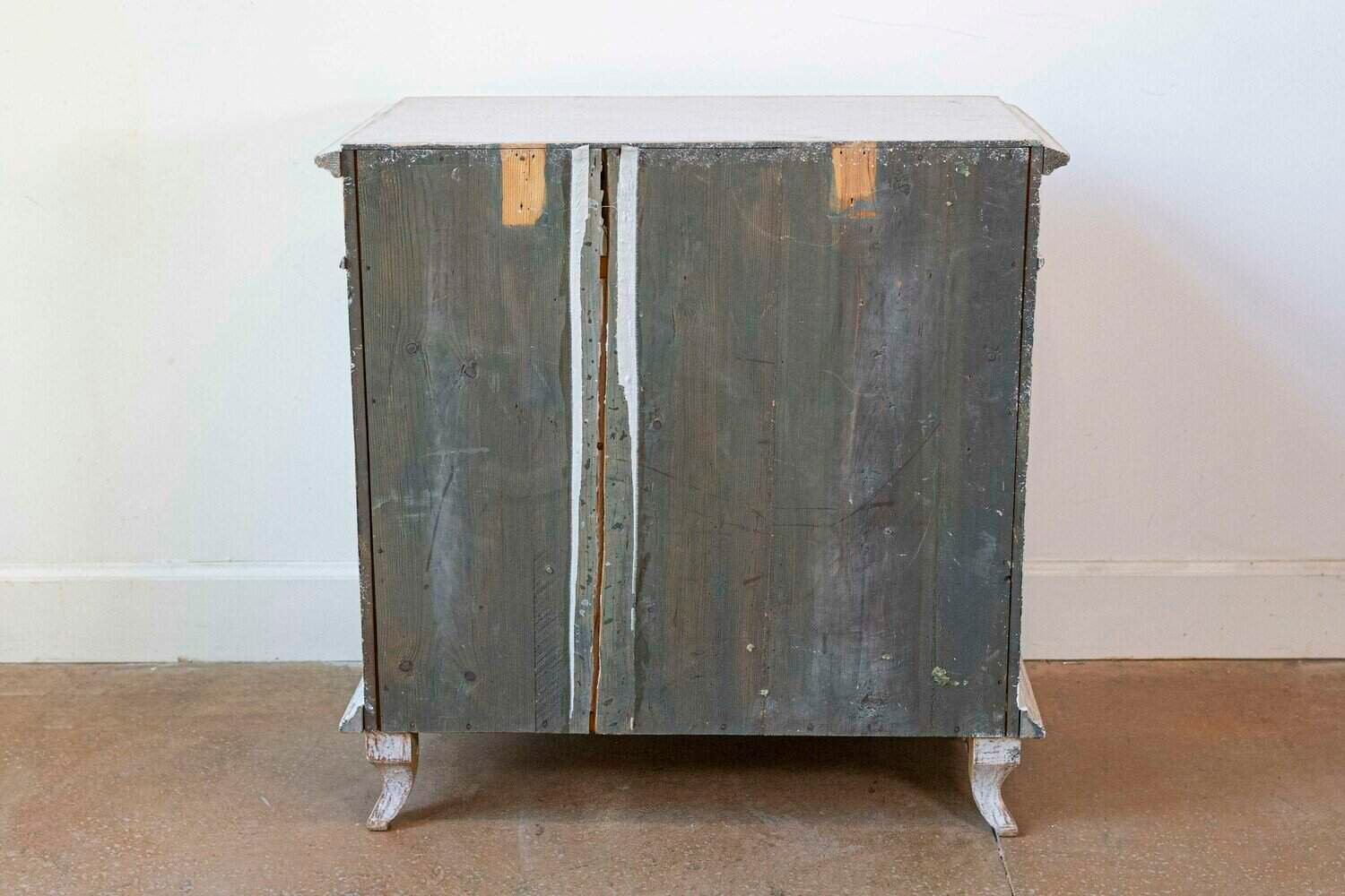 1880s Swedish Neutral Grey Painted Small Cabinet with Single Drawer over Door - JAA