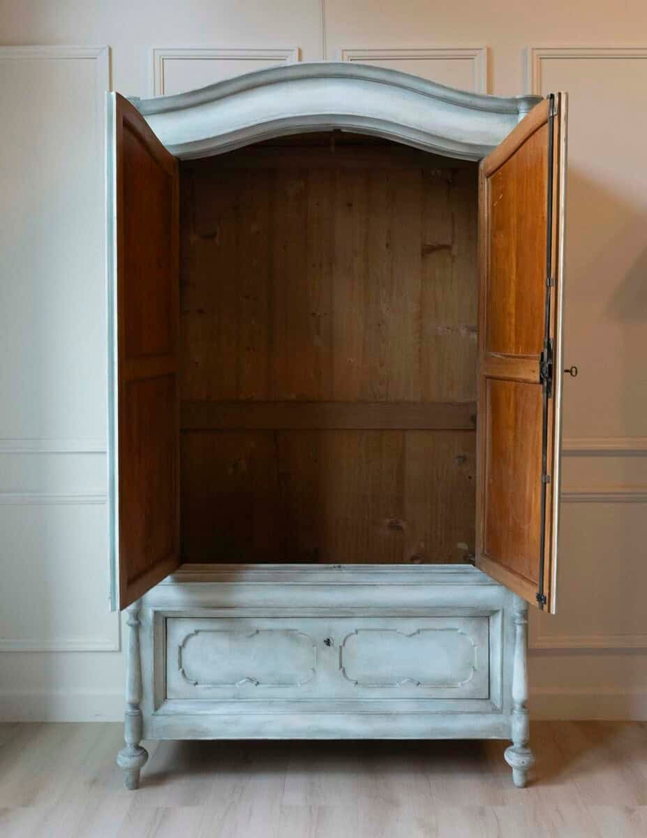 Italian 19th Century Blue Lacquered Cherrywood Wardrobe with Turned Columns and Original Cremonese Hardware - JAA