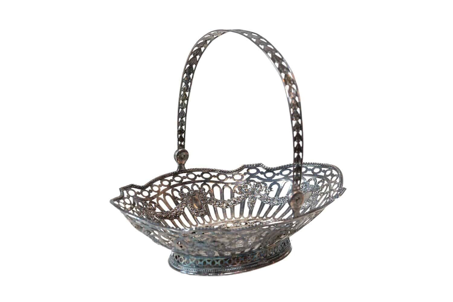 English 19th Century Silver Plated Oval Bread Basket with Putti