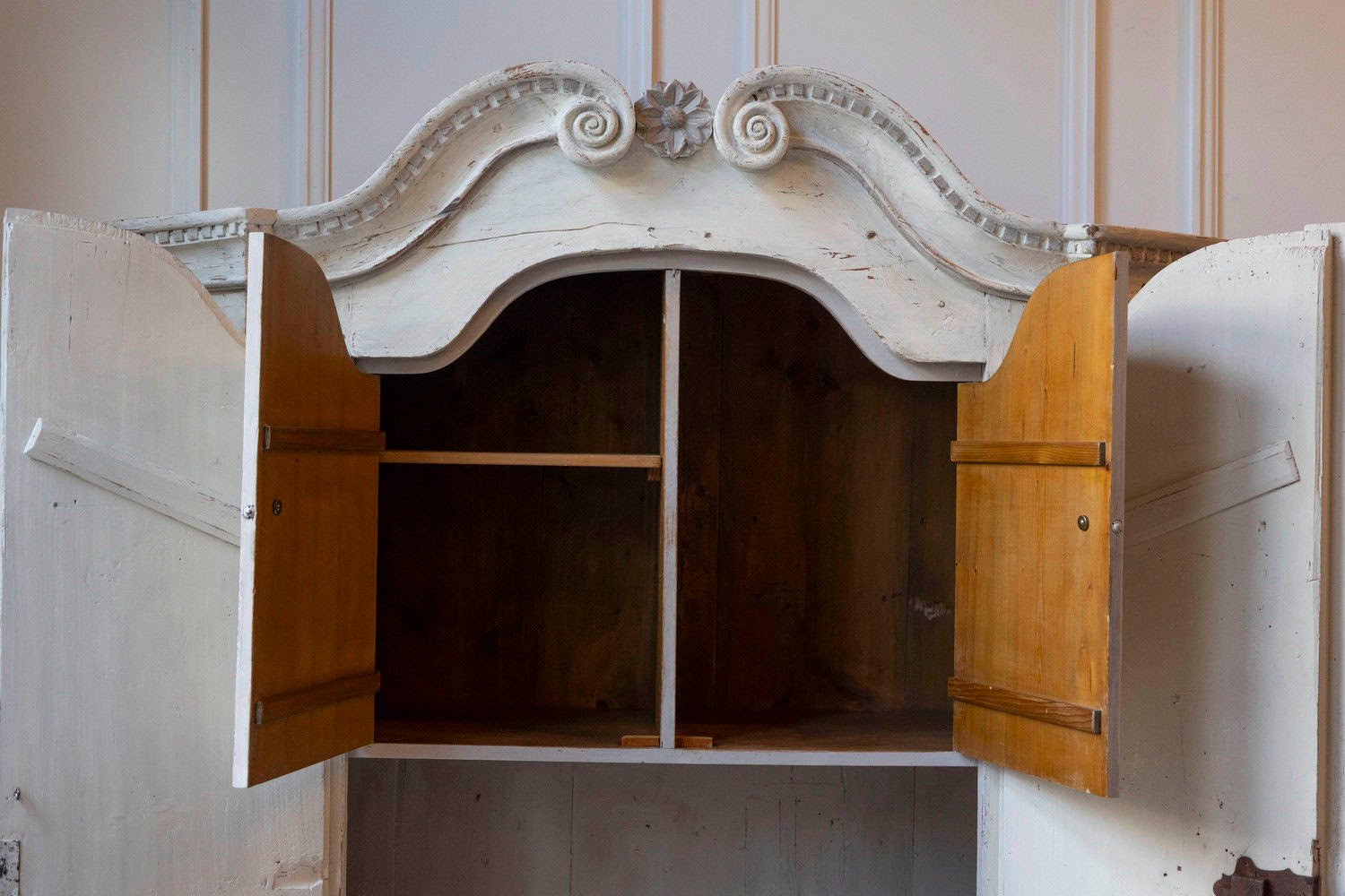 Alpine 19th Century Painted Fir Cupboard with Carved Rosette Cymatium and Spherical Feet - JAA