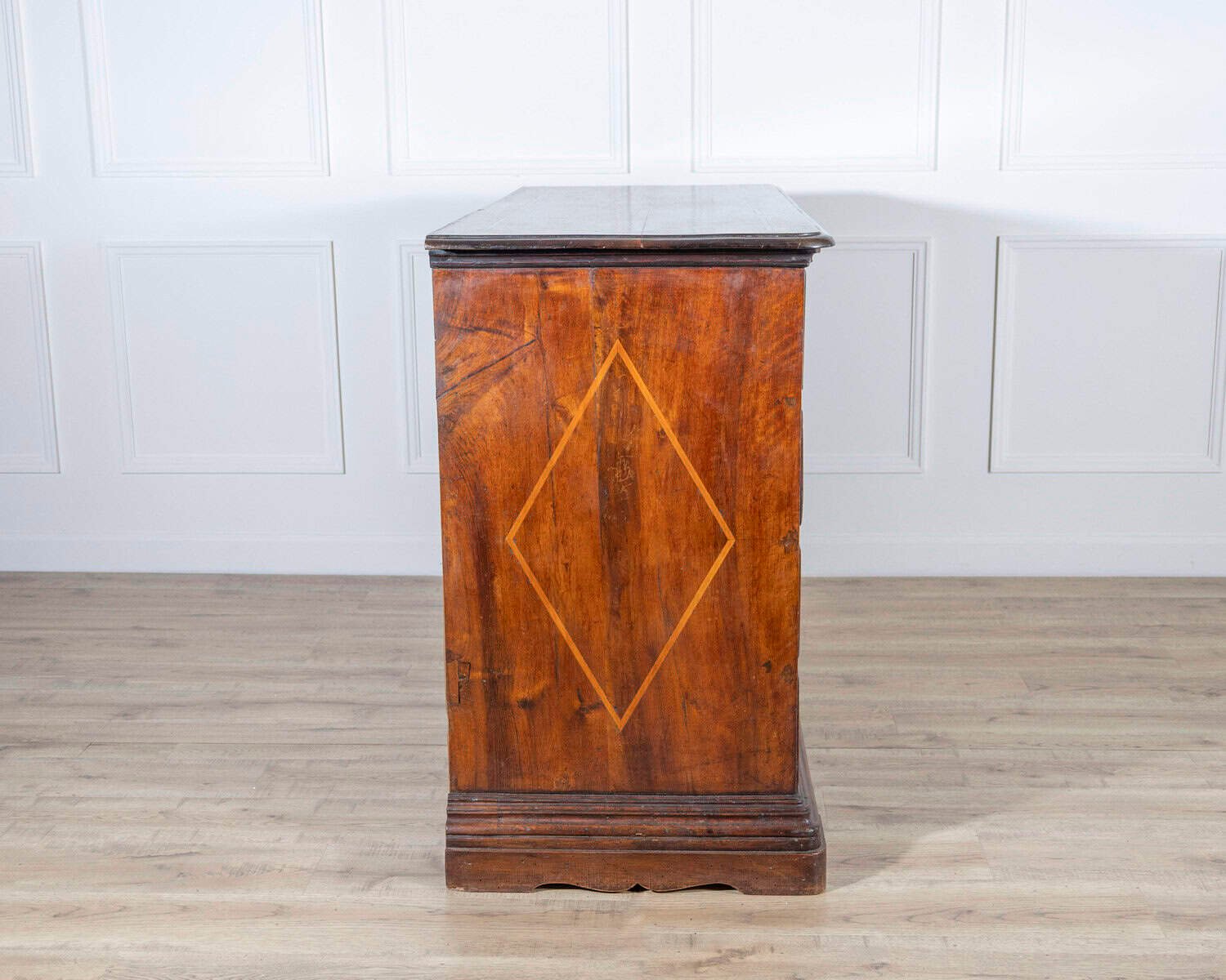 Early 18th-Century Emilian Walnut Chest of Drawers with Fruitwood Inlay - JAA