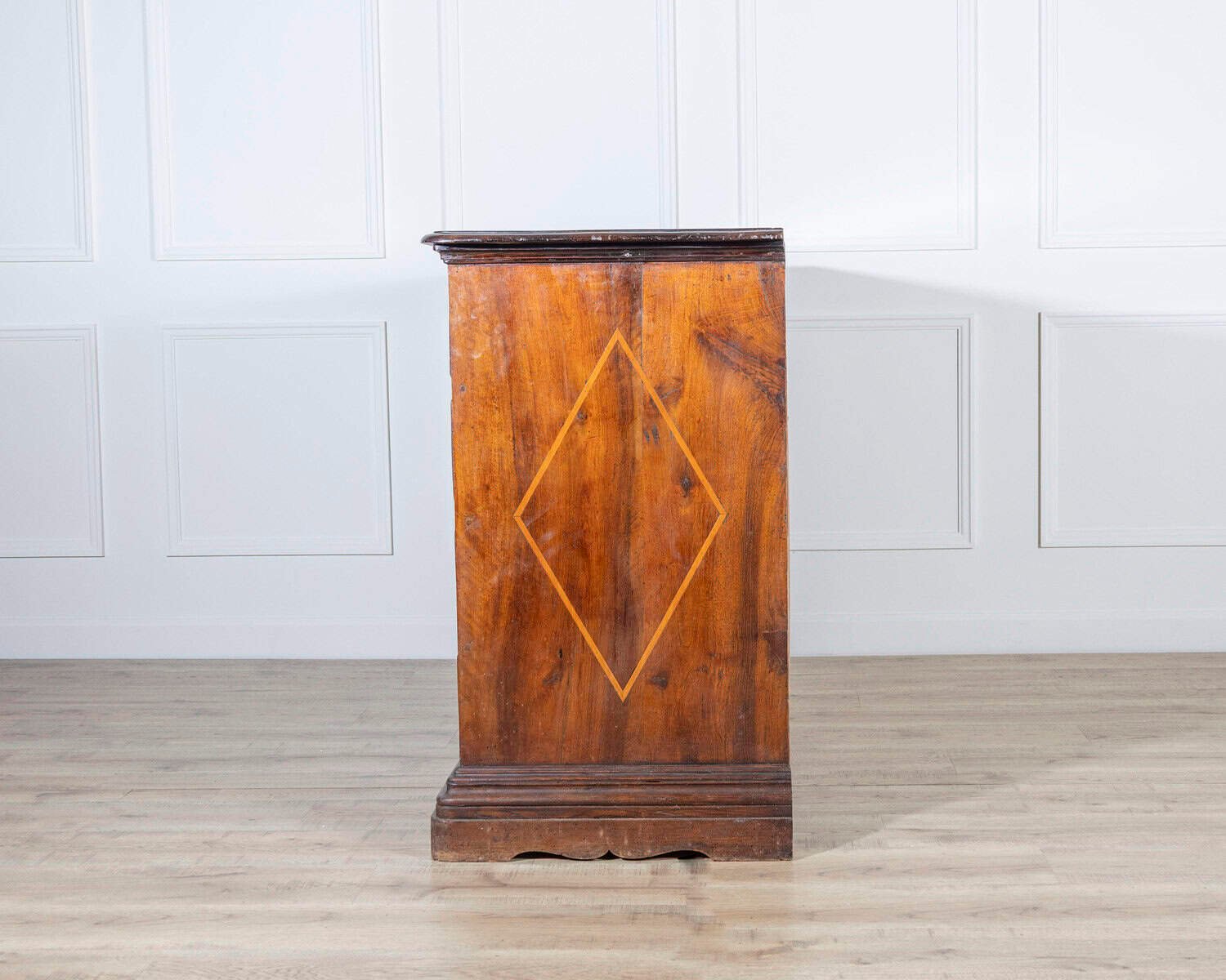 Early 18th-Century Emilian Walnut Chest of Drawers with Fruitwood Inlay - JAA