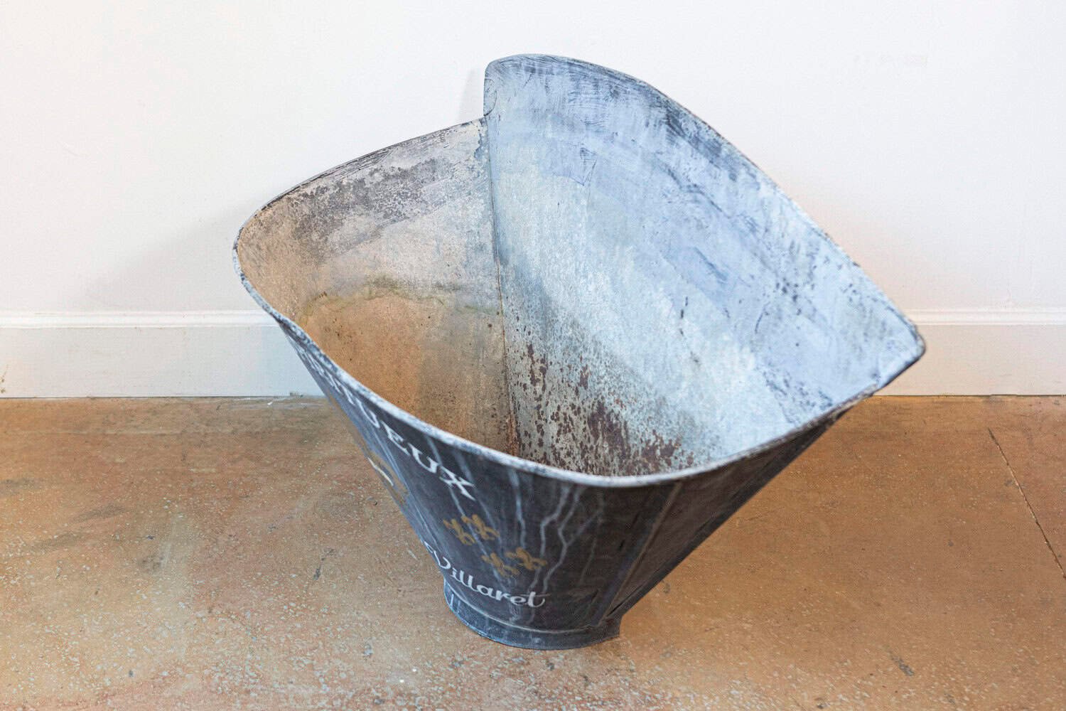 French 1890s Château Villaret Grape Picking Hod with Fleur de Lys Motifs - JAA