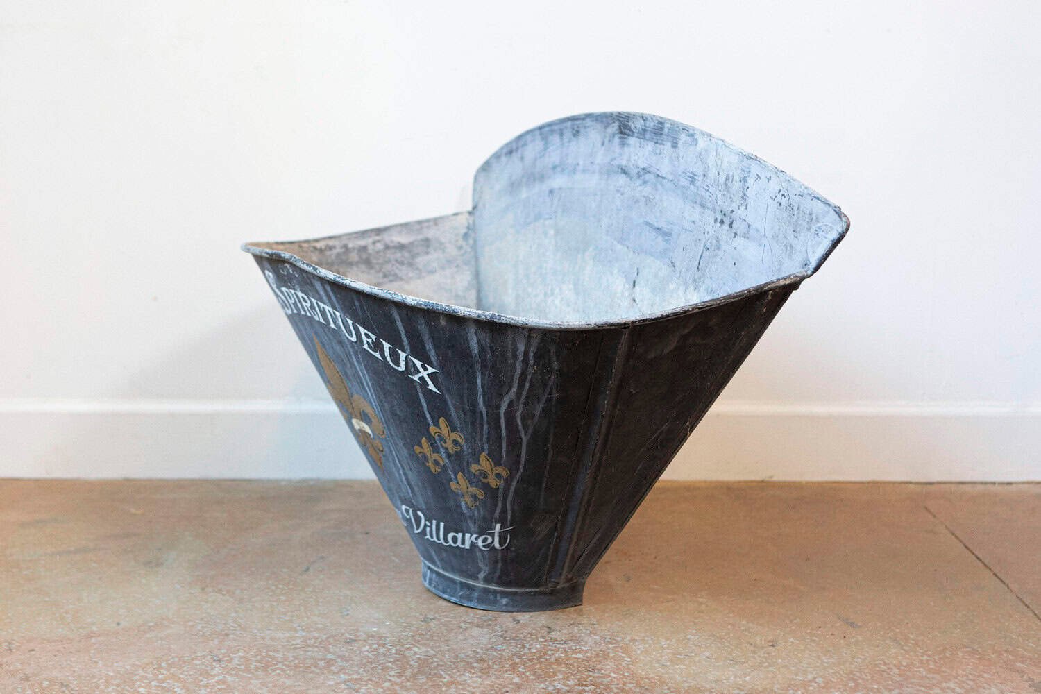 French 1890s Château Villaret Grape Picking Hod with Fleur de Lys Motifs - JAA