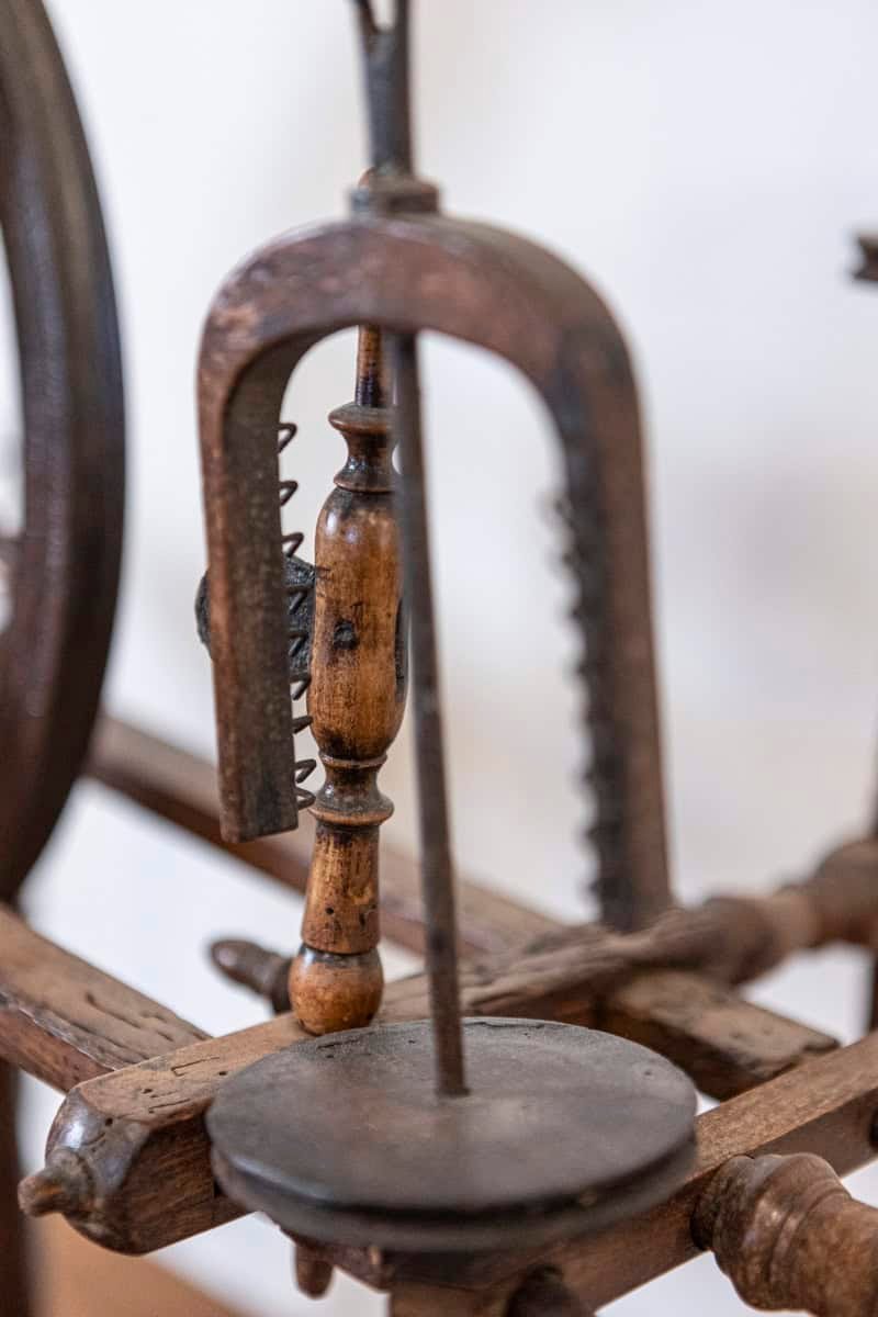 Rustic French Spinning Wheel with Original Parts from the 18th Century - JAA