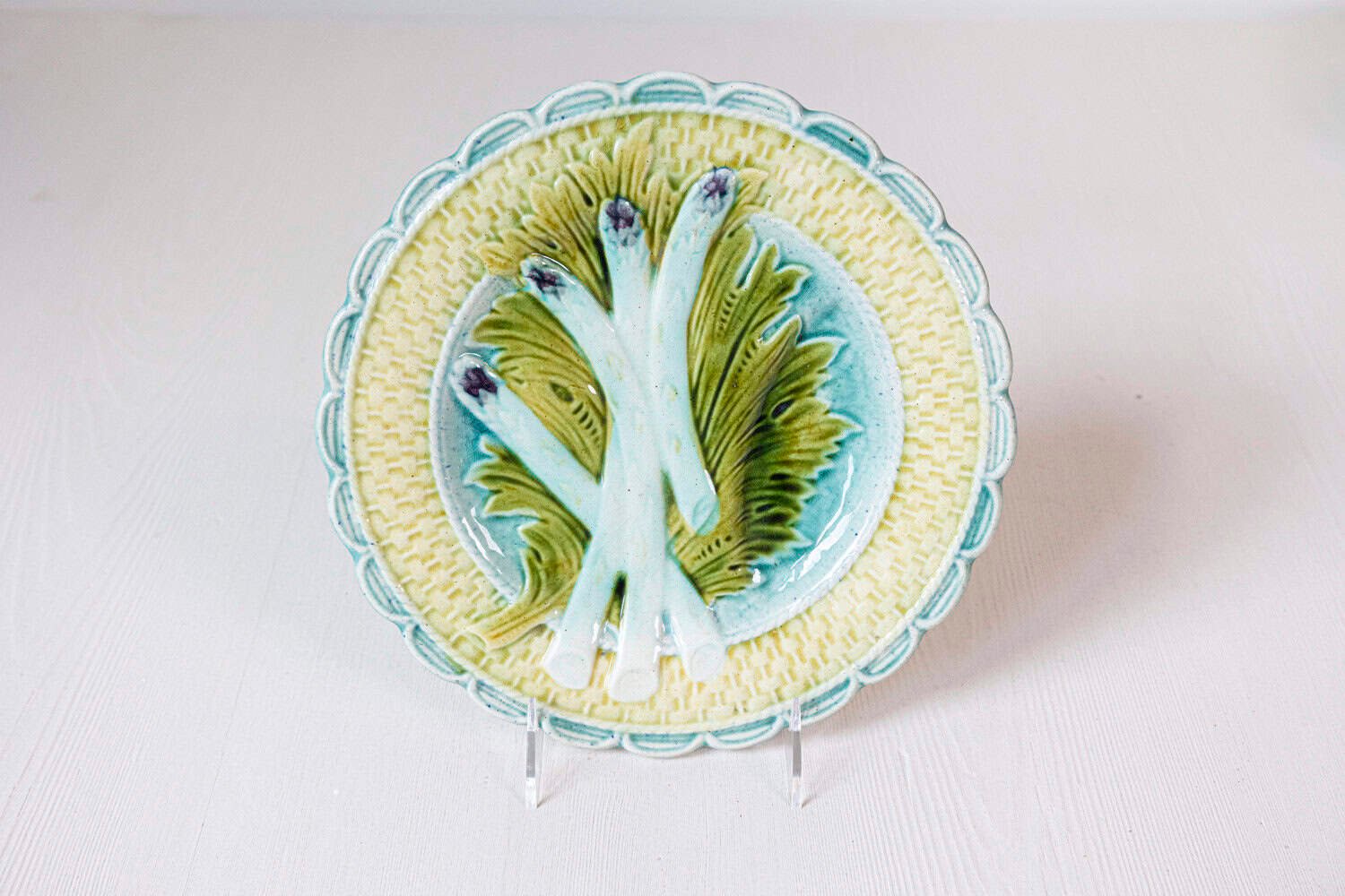 French 1850s Majolica Asparagus Plate with Scalloped Edge - JAA
