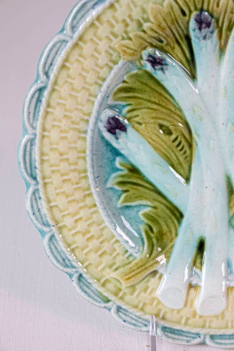 French 1850s Majolica Asparagus Plate with Scalloped Edge - JAA