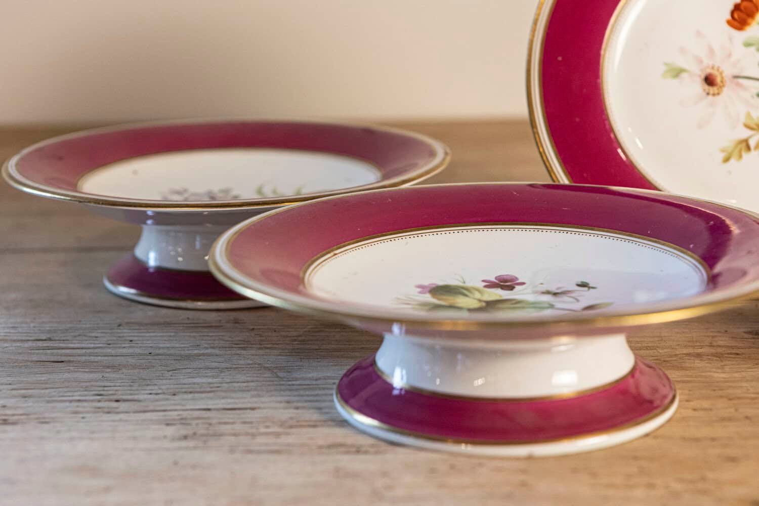 French Louis-Philippe Paris Porcelain Fuchsia Service Plates and Compotes - JAA