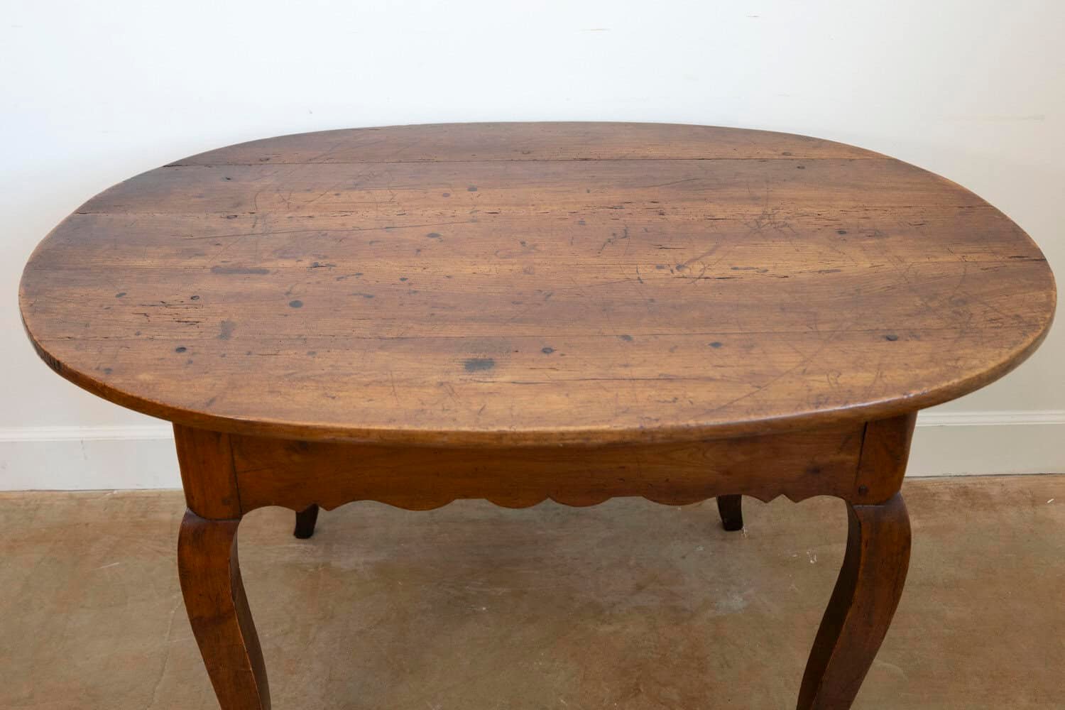 French 1830s Louis XV Style Center Table with Cabriole Legs and Carved Apron - JAA