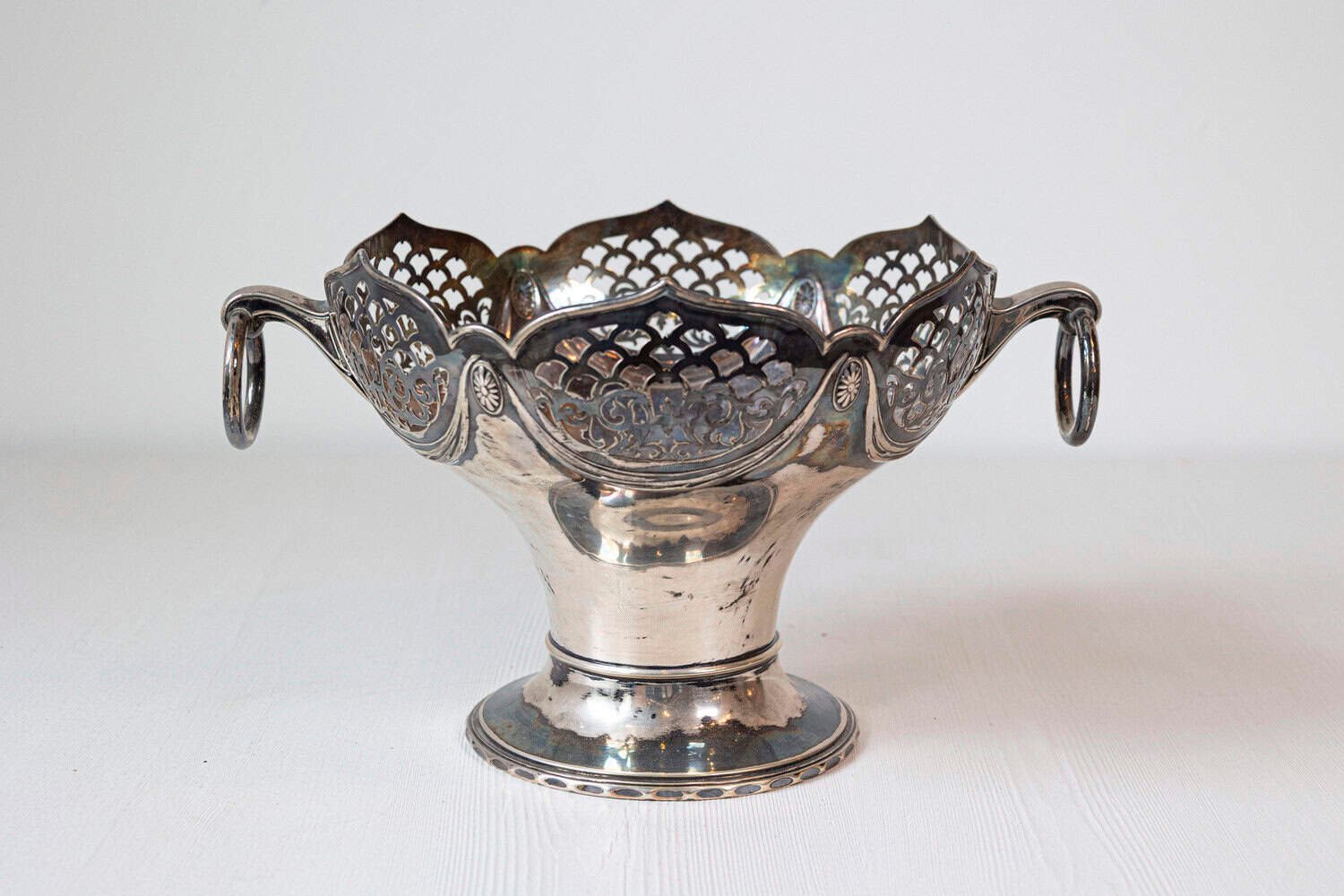 English 20th Century Silver Plated Potpourri Decorative Bowl with Openwork Top - JAA