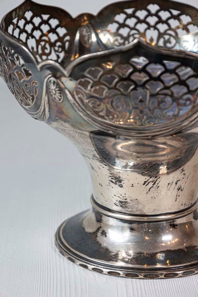English 20th Century Silver Plated Potpourri Decorative Bowl with Openwork Top - JAA