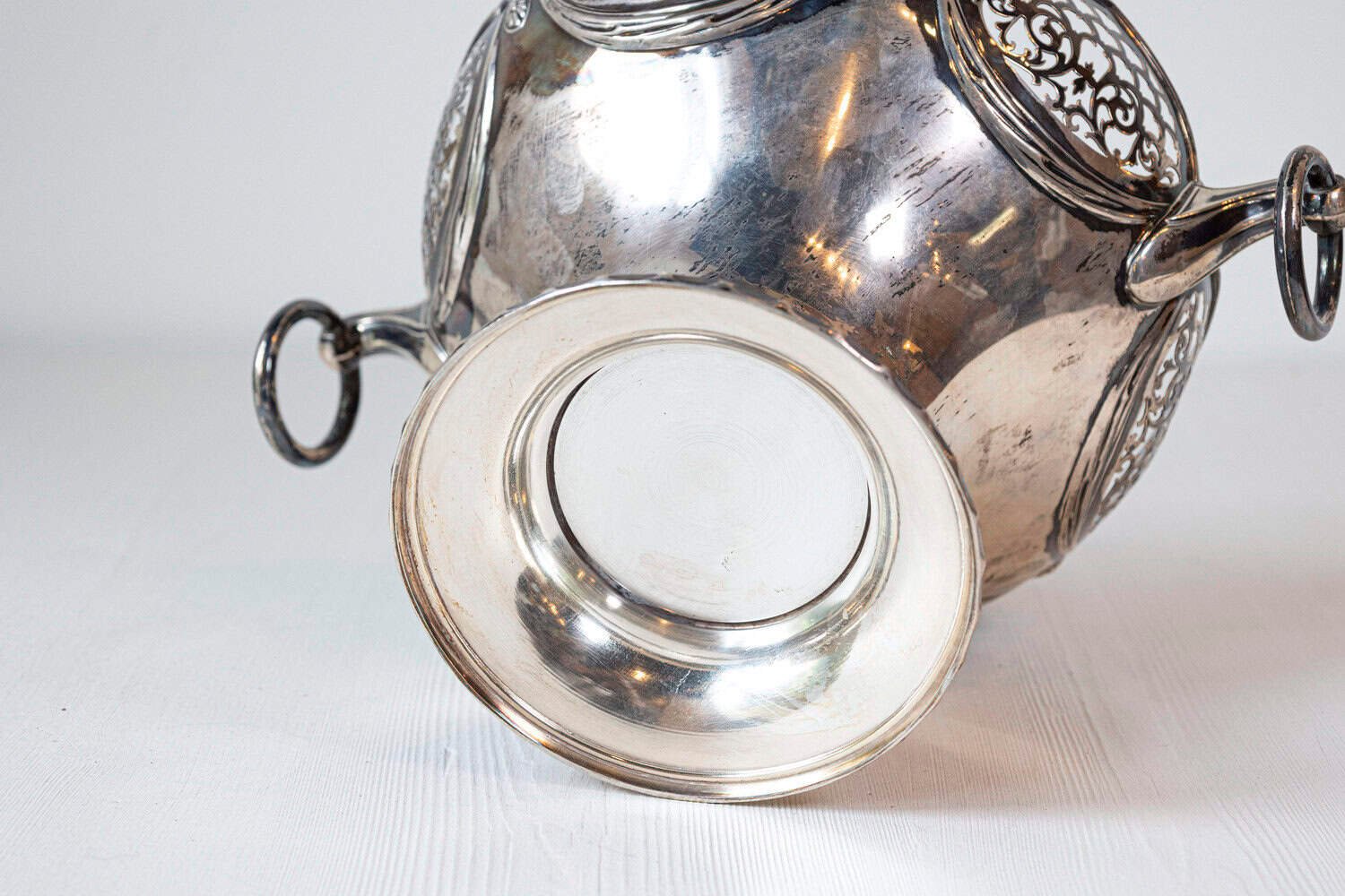 English 20th Century Silver Plated Potpourri Decorative Bowl with Openwork Top - JAA