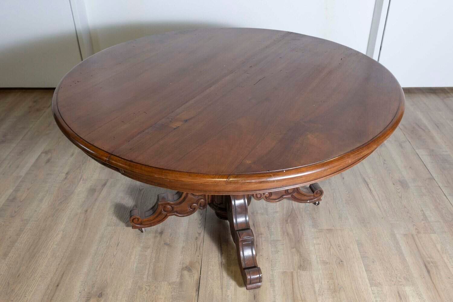 French Napoléon III Walnut Pedestal Table with Carved Feet from the 1850s - JAA