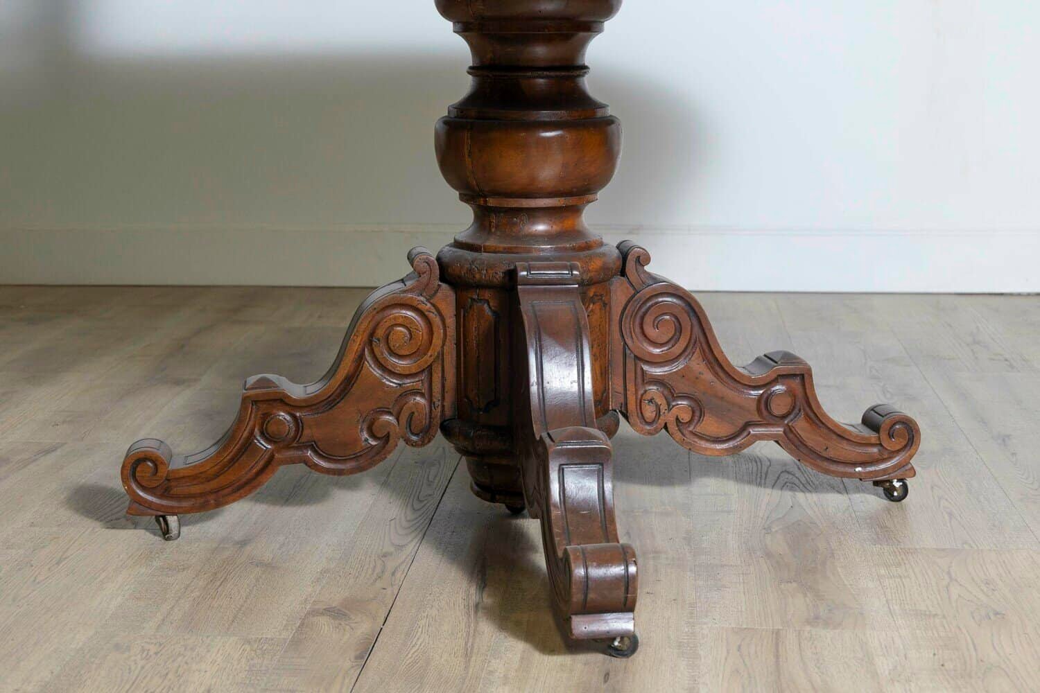 French Napoléon III Walnut Pedestal Table with Carved Feet from the 1850s - JAA