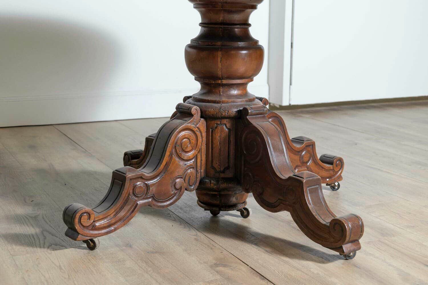 French Napoléon III Walnut Pedestal Table with Carved Feet from the 1850s - JAA