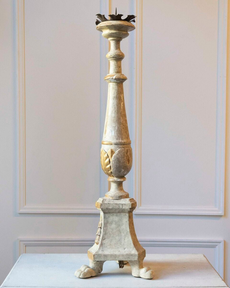 40% OFF 18th Century Painted and Gilt Candlestick from Tuscany with Acanthus Leaves - JAA
