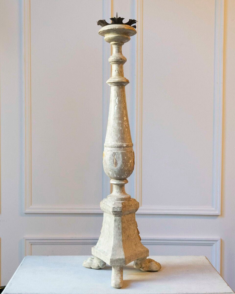 40% OFF 18th Century Painted and Gilt Candlestick from Tuscany with Acanthus Leaves - JAA