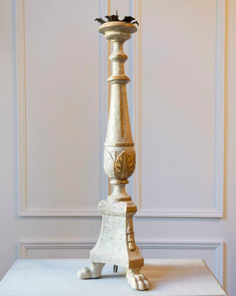 40% OFF 18th Century Painted and Gilt Candlestick from Tuscany with Acanthus Leaves - JAA