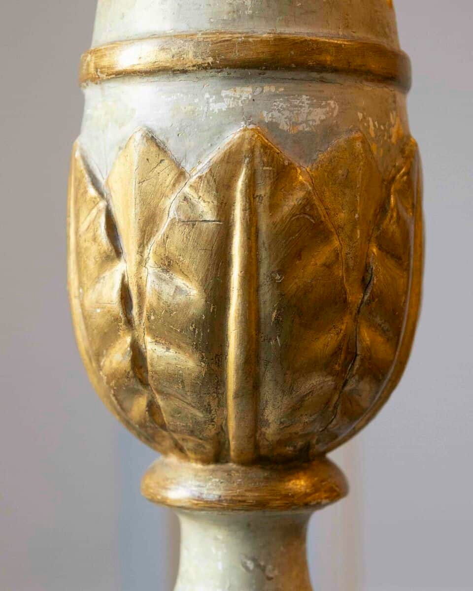 40% OFF 18th Century Painted and Gilt Candlestick from Tuscany with Acanthus Leaves - JAA