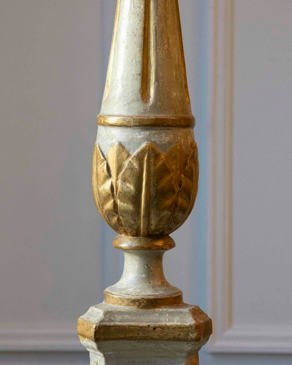 40% OFF 18th Century Painted and Gilt Candlestick from Tuscany with Acanthus Leaves - JAA