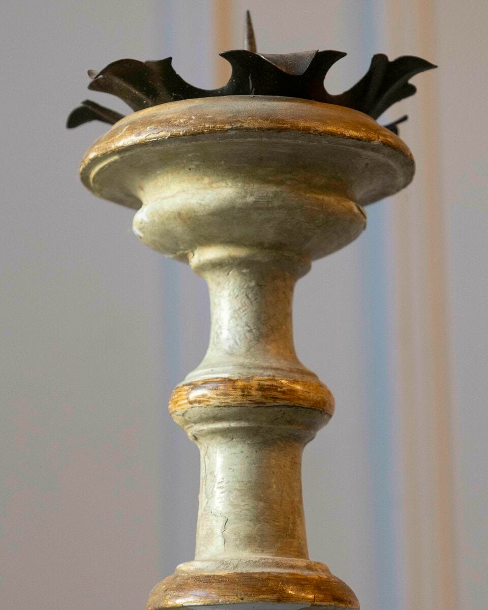 40% OFF 18th Century Painted and Gilt Candlestick from Tuscany with Acanthus Leaves - JAA