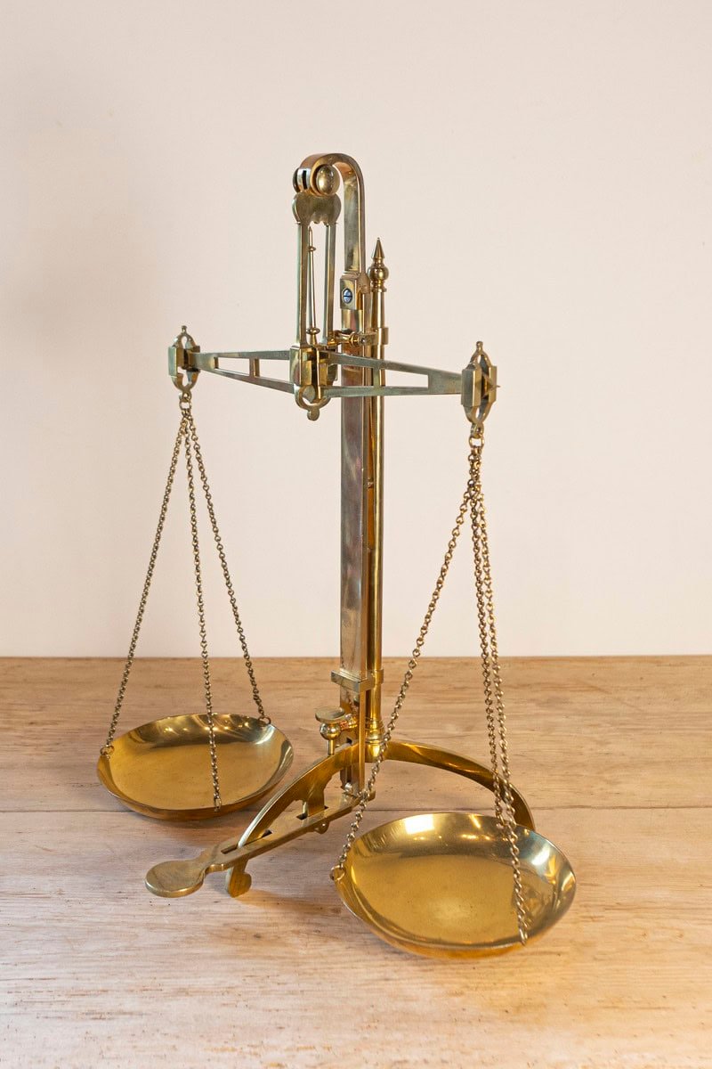 English Brass Bankers Balance Scale from the 19th Century with Circular Pans - JAA