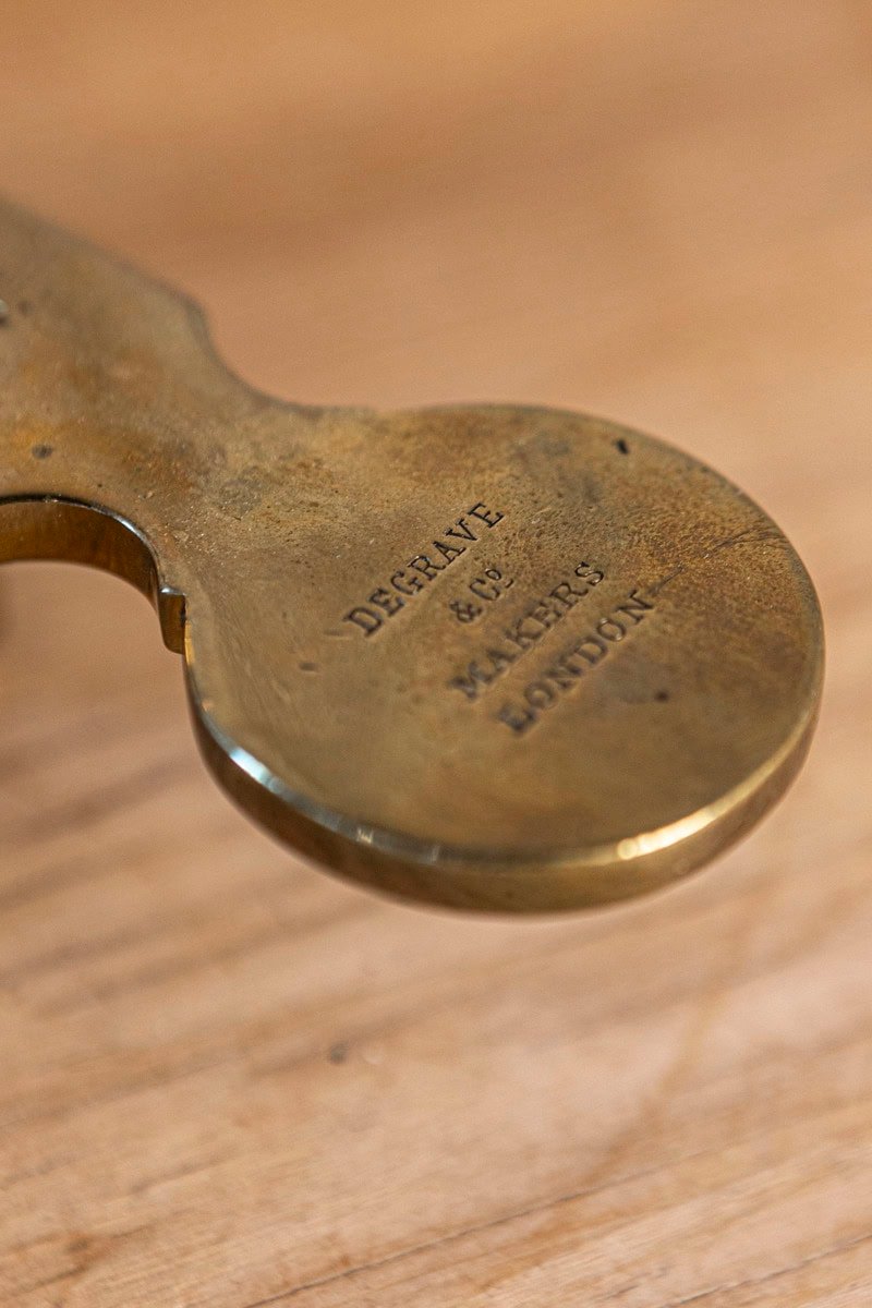 English Brass Bankers Balance Scale from the 19th Century with Circular Pans - JAA