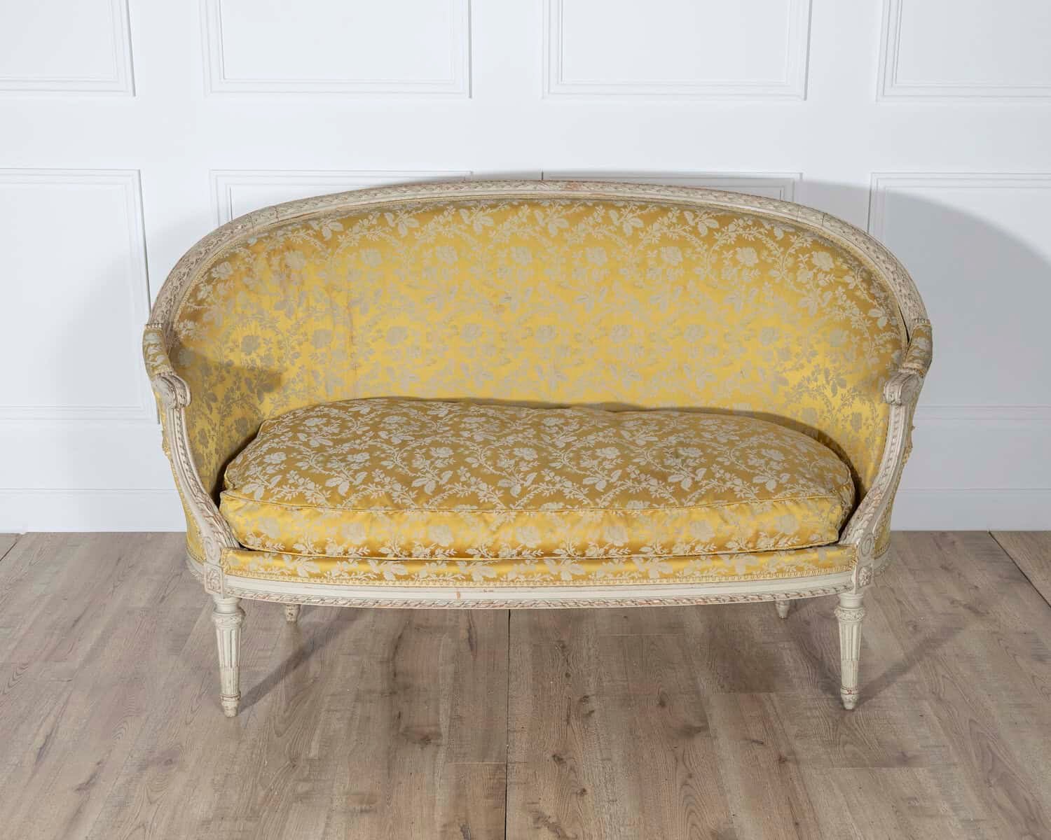 French Louis XVI Style Painted Canapé with Yellow Damask Upholstery, 20th Century - JAA