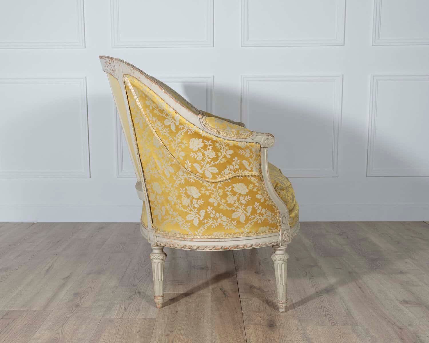 French Louis XVI Style Painted Canapé with Yellow Damask Upholstery, 20th Century - JAA