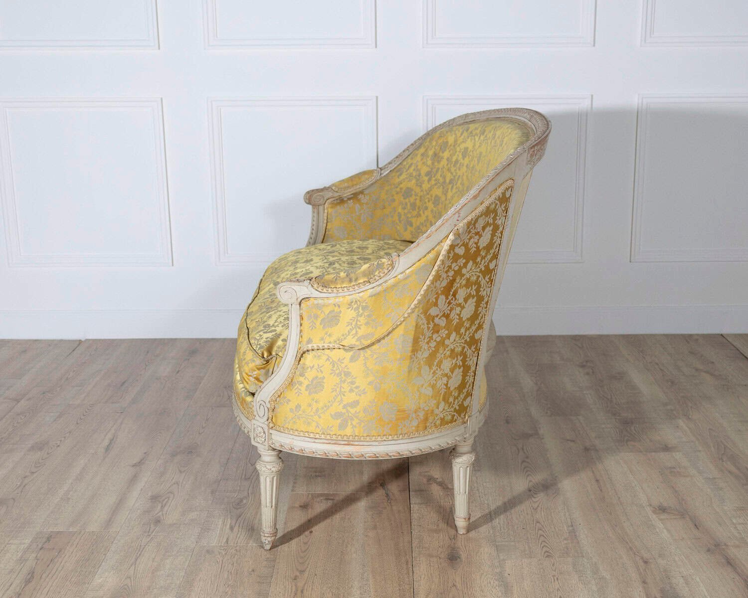 French Louis XVI Style Painted Canapé with Yellow Damask Upholstery, 20th Century - JAA