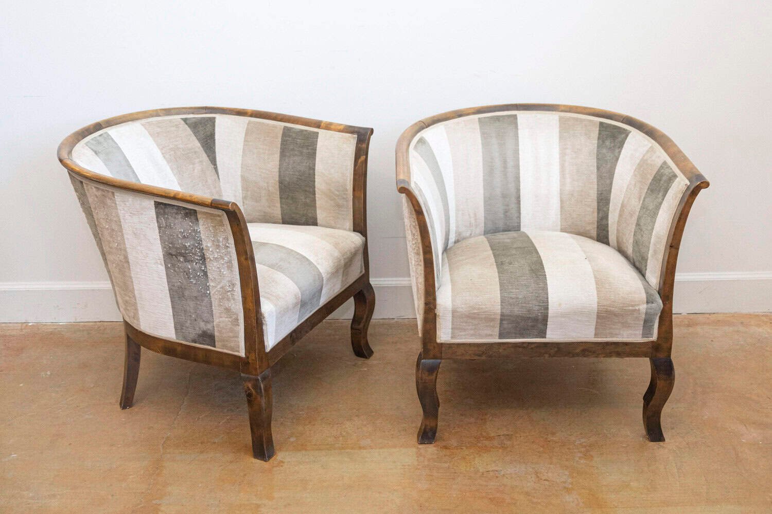 Pair of Scandinavian Midcentury Birchwood Horseshoe Back Club Chairs - JAA