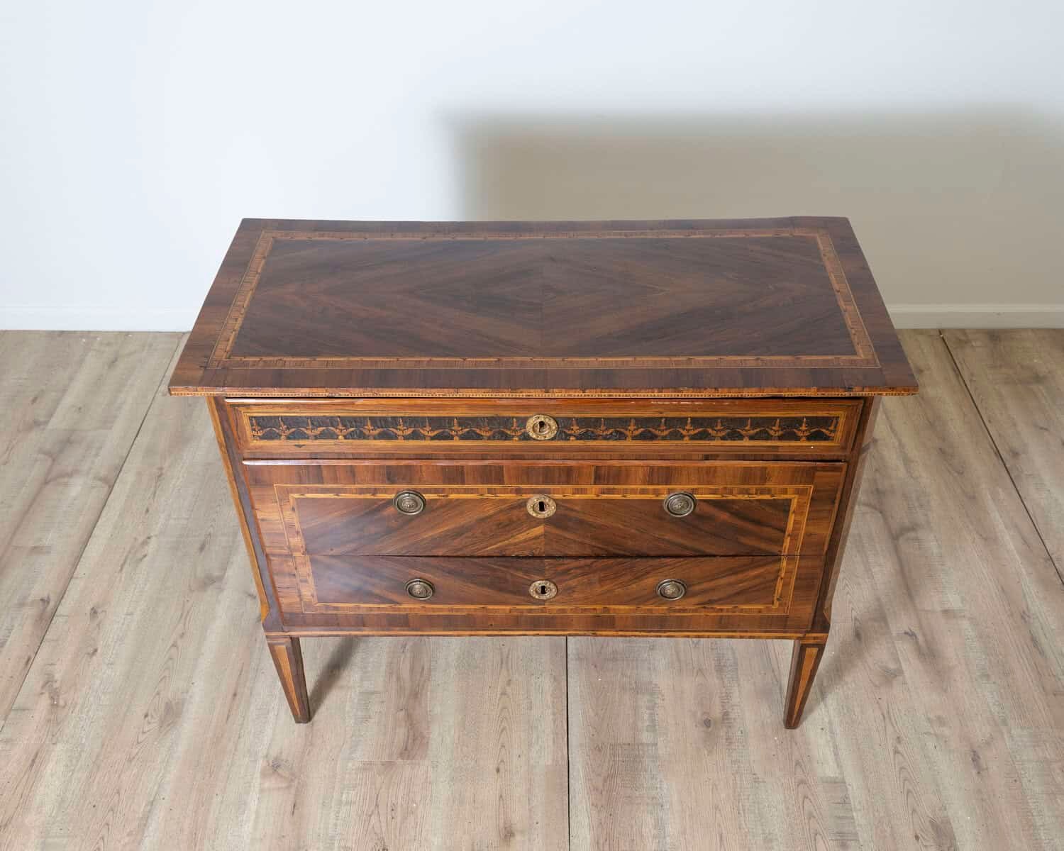 Late 18th Century Veneered Louis XVI Chest Of Drawers - JAA