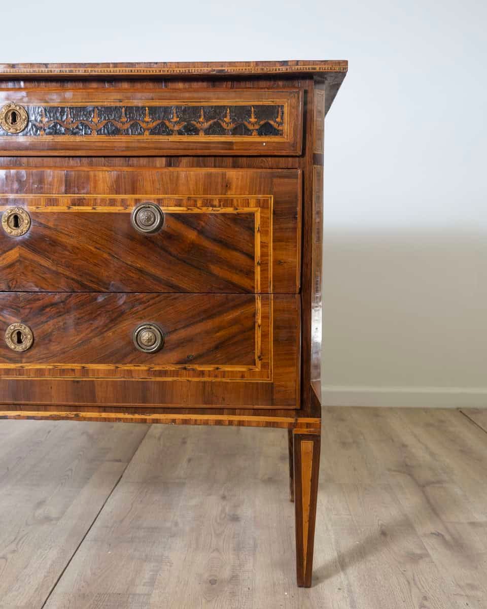 Late 18th Century Veneered Louis XVI Chest Of Drawers - JAA
