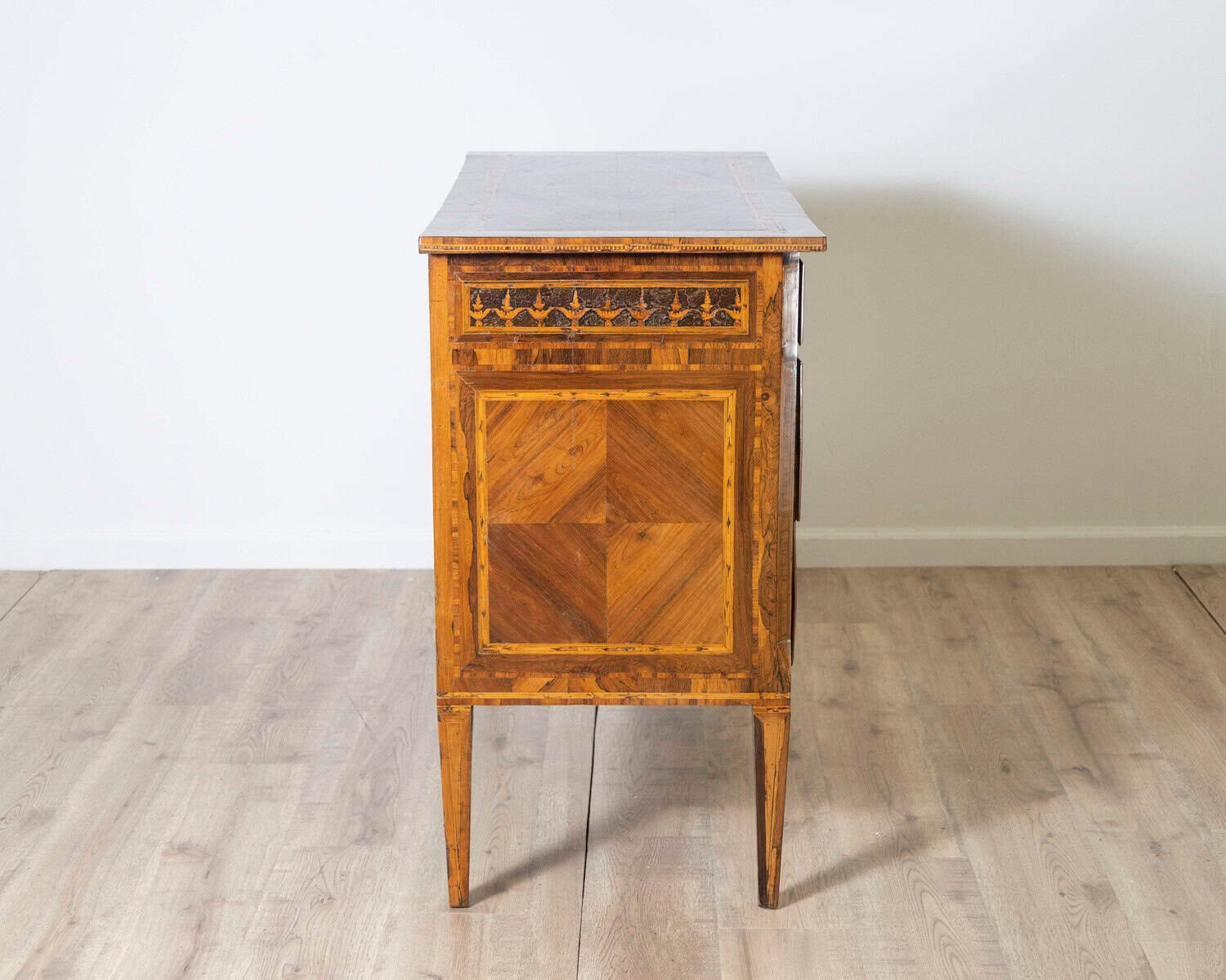 Late 18th Century Veneered Louis XVI Chest Of Drawers - JAA