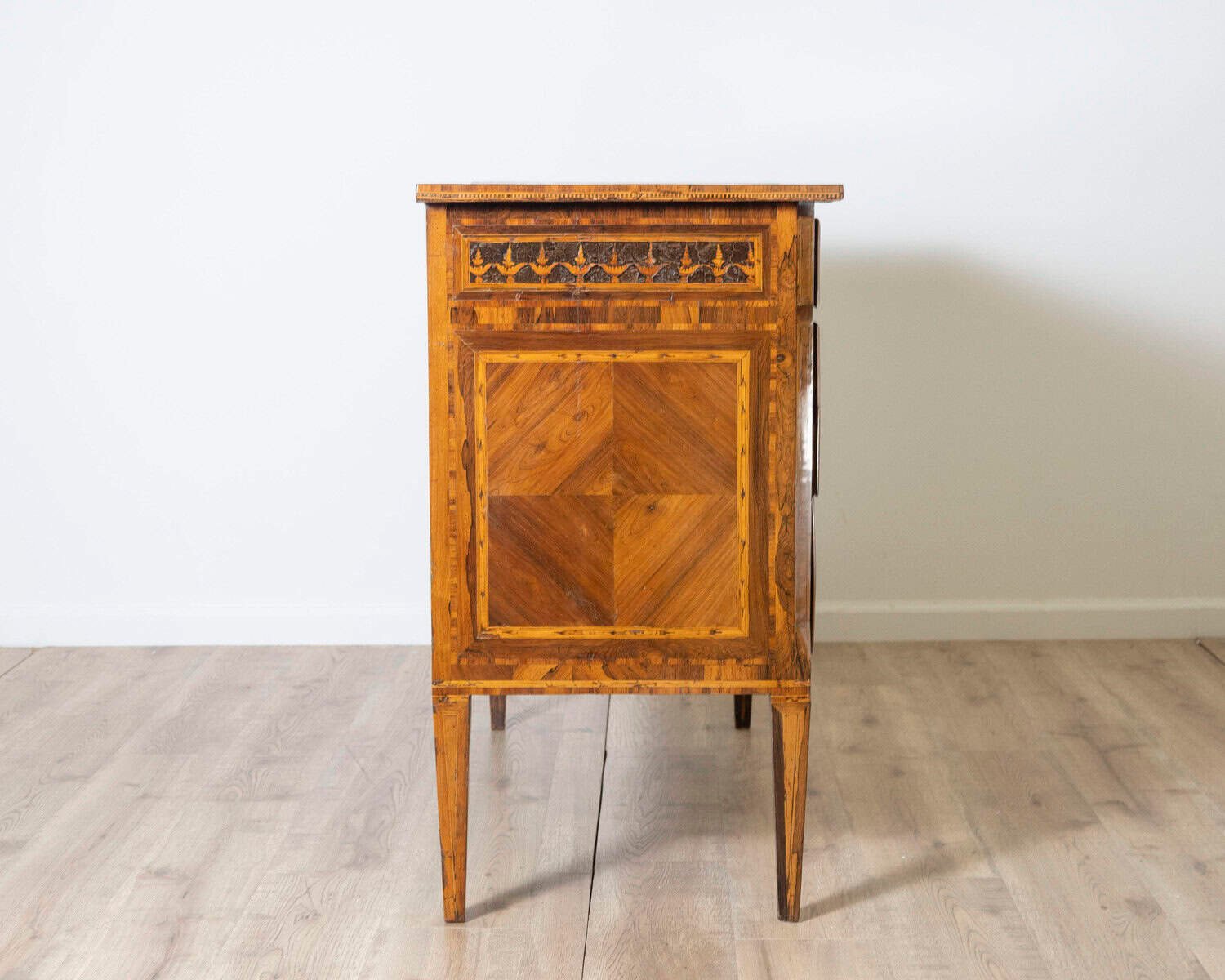Late 18th Century Veneered Louis XVI Chest Of Drawers - JAA