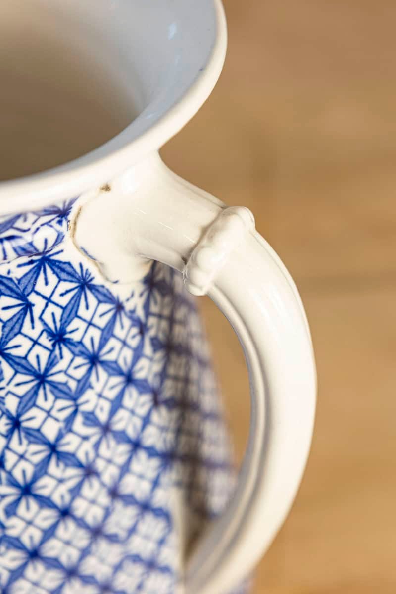 English Late 19th Century Blue and White Brown-Westhead, Moore & Co. Valletta Pattern Washbasin - JAA