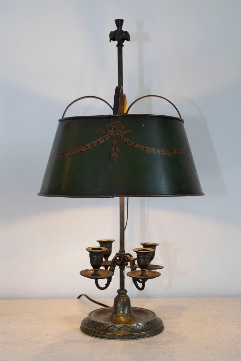 French 1850s Napoléon III Green Painted Tôle Table Lamp with Garland Motifs - JAA