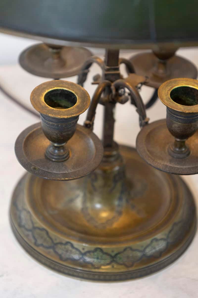 French 1850s Napoléon III Green Painted Tôle Table Lamp with Garland Motifs - JAA