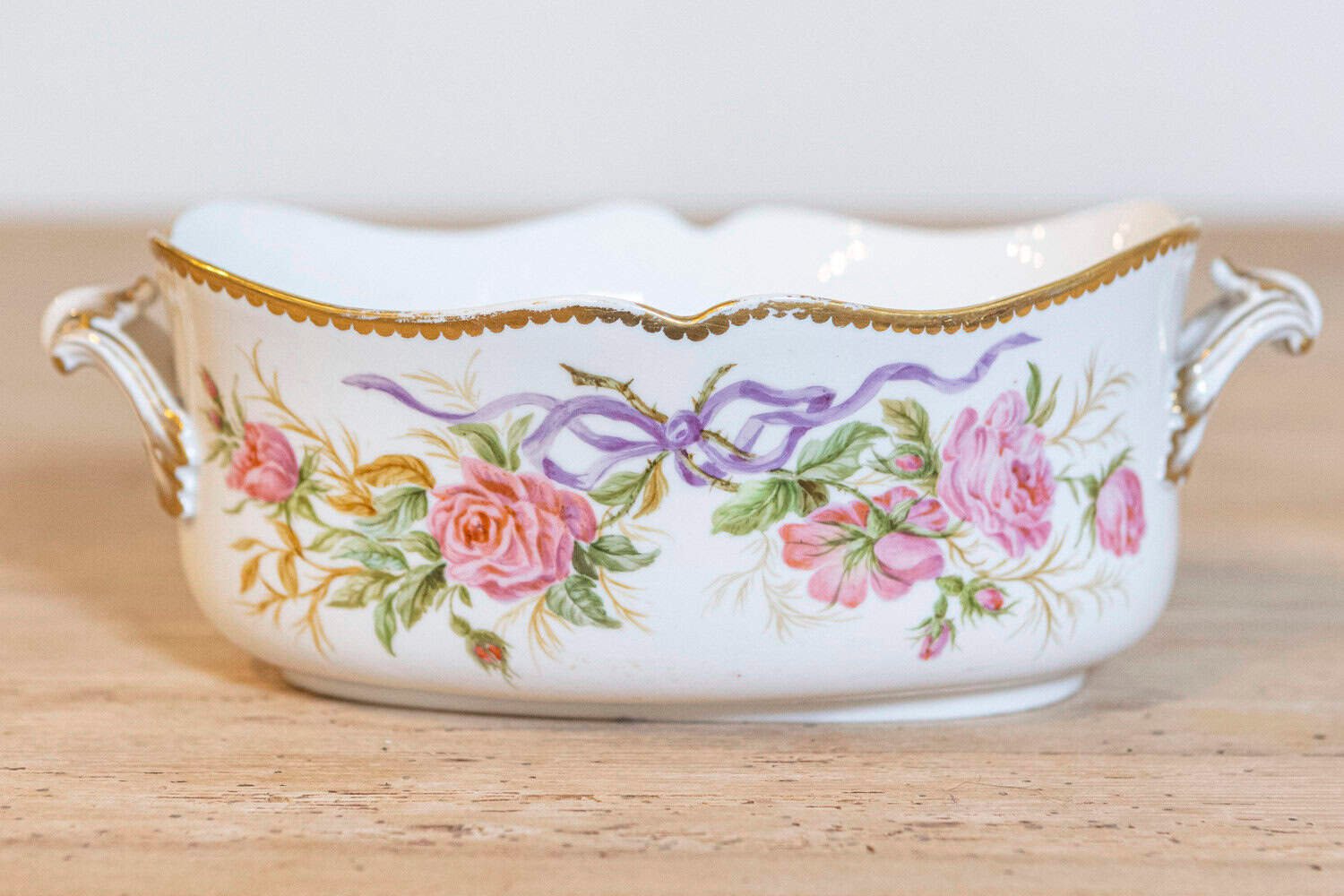 English 20th Century Porcelain Bowls with Bouquets of Pink Roses and Gilt Accents - JAA