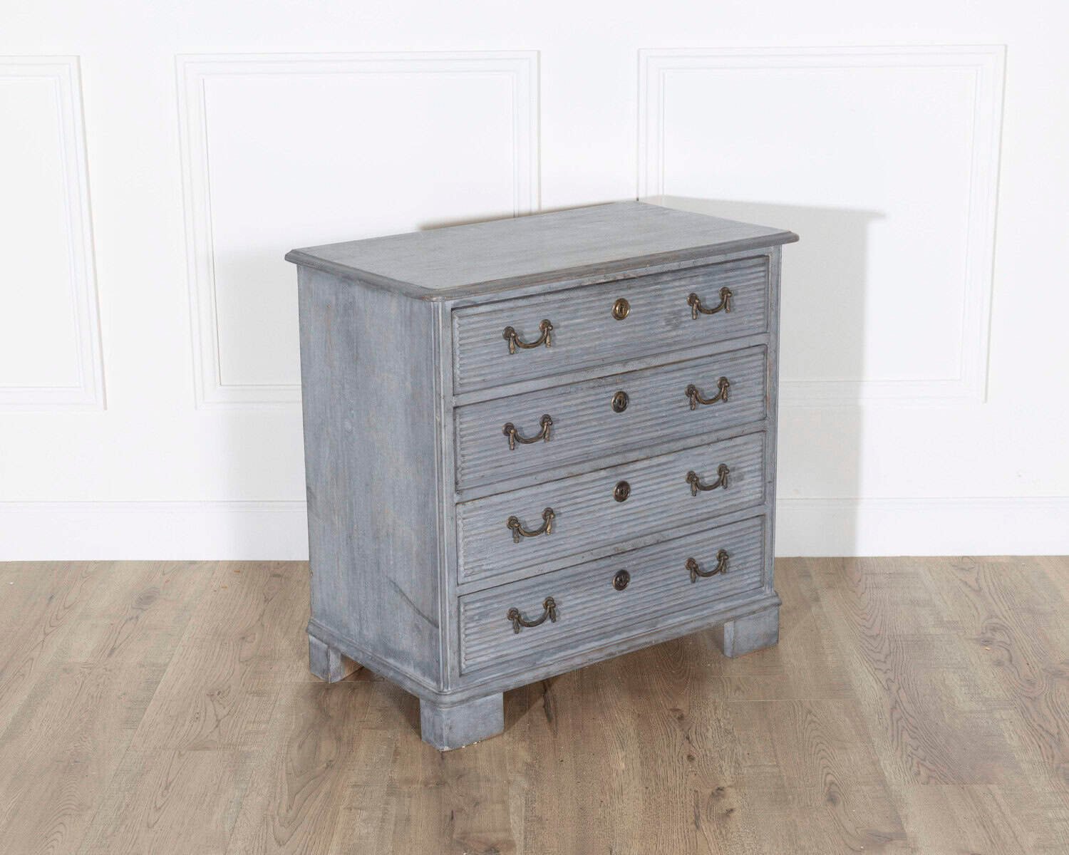 Gustavian style Chest of Drawers - JAA