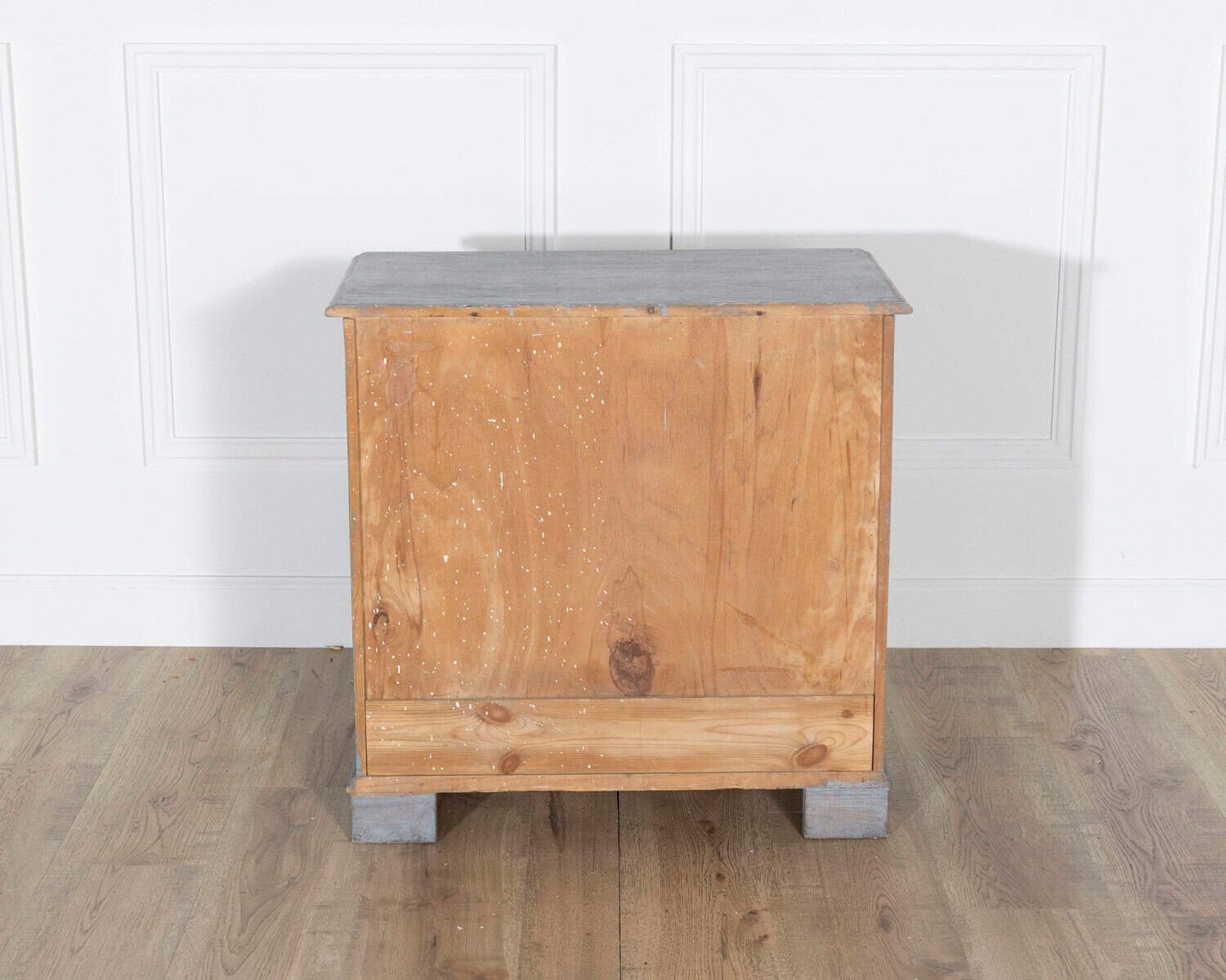 Gustavian style Chest of Drawers - JAA